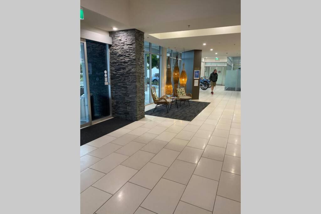 Ocean Bliss - Top Floor Beachfront Studio With Amazing Views ! Marcoola Exterior photo